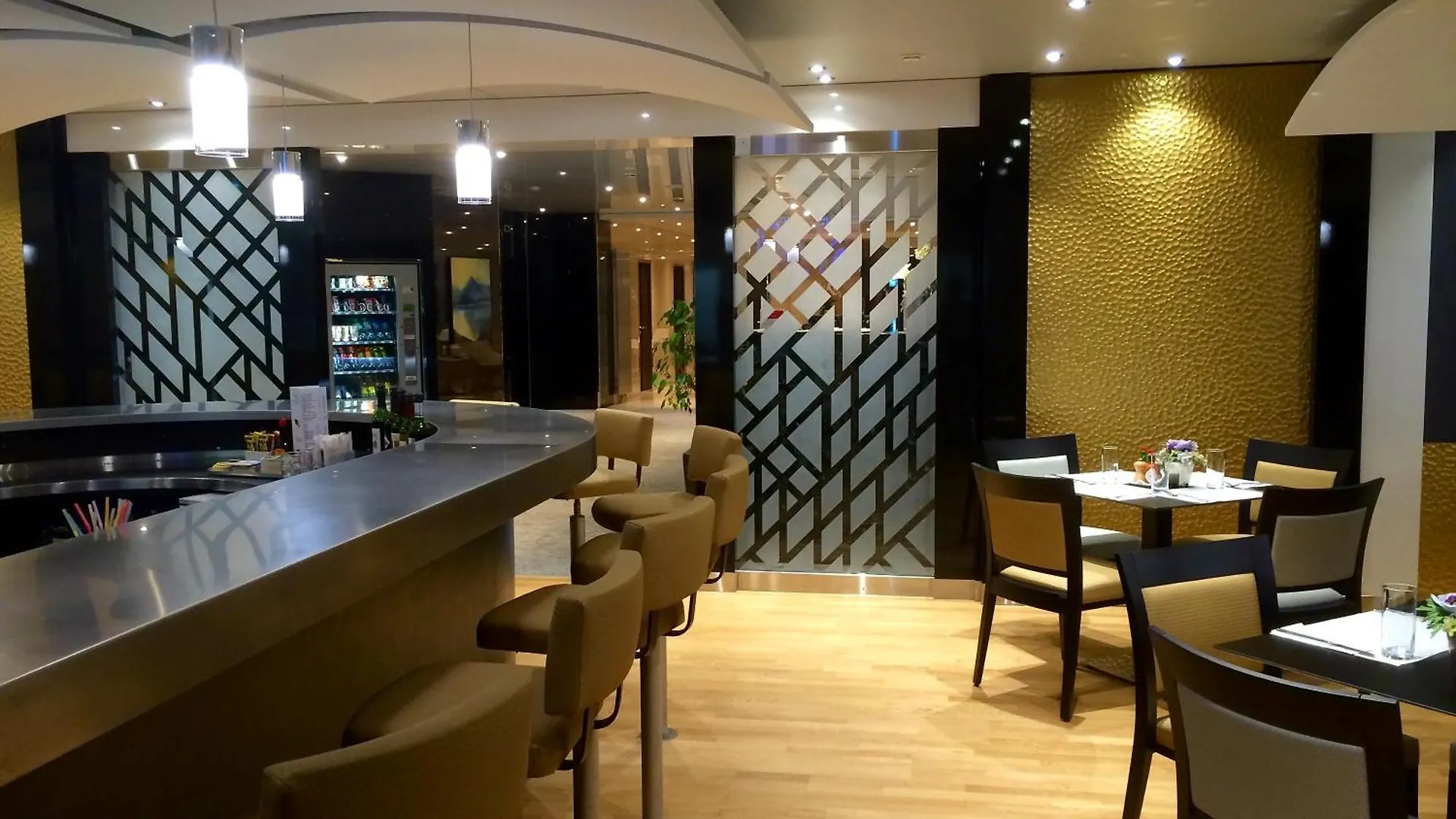 Nash Suites Airport Hotel Le Grand Saconnex 4*,