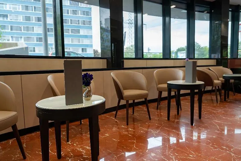 Nash Suites Airport Hotel Le Grand Saconnex 4*,